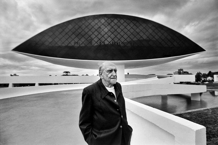História de Oscar Niemeyer