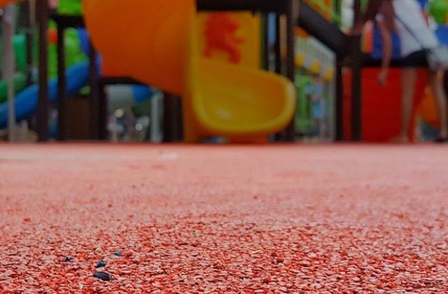 Piso emborrachado para playground: vantagens e desvantagens