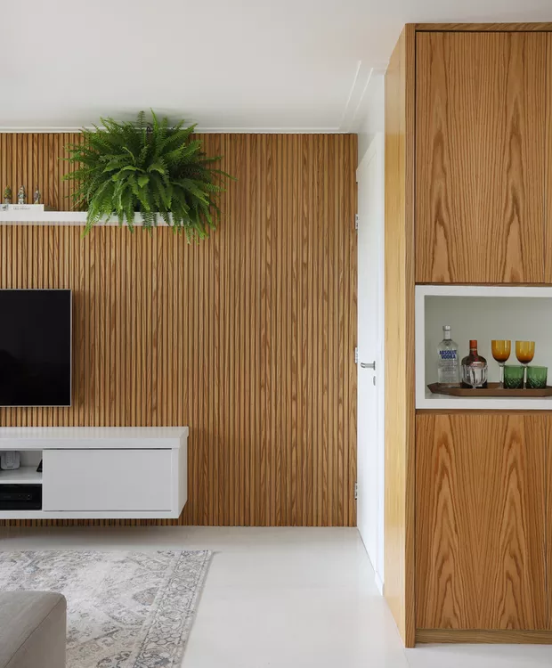 40 ambientes com painel ripado para quem ama madeira
