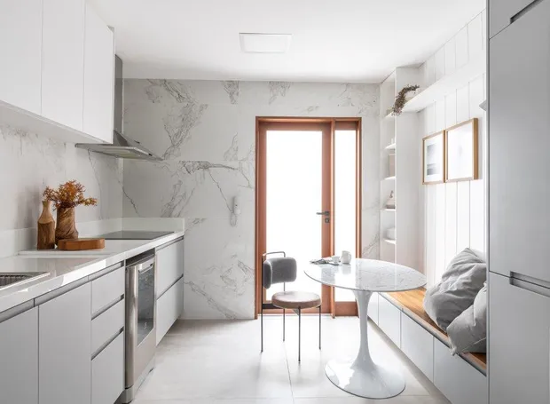 40 ambientes com porcelanato marmorizado para aderir à tendência