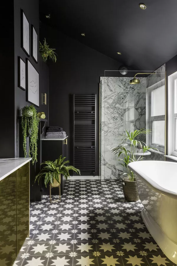 Banheiro preto: 27 ideias elegantes e dicas para aderir à tendência